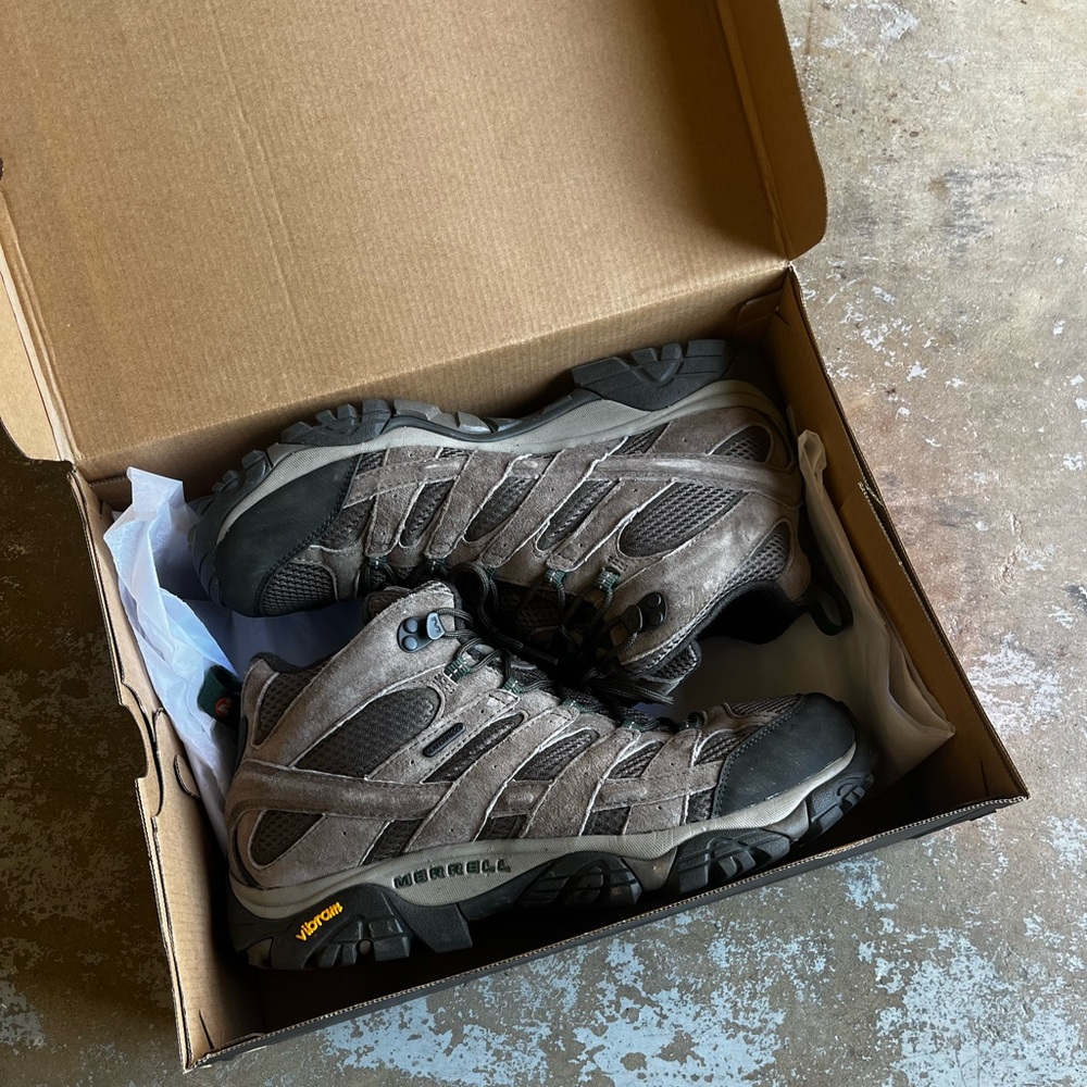 Merrell Mens Moab 2 Mid Waterproof Hiking Boot Boulder 11.5 Like New in Box